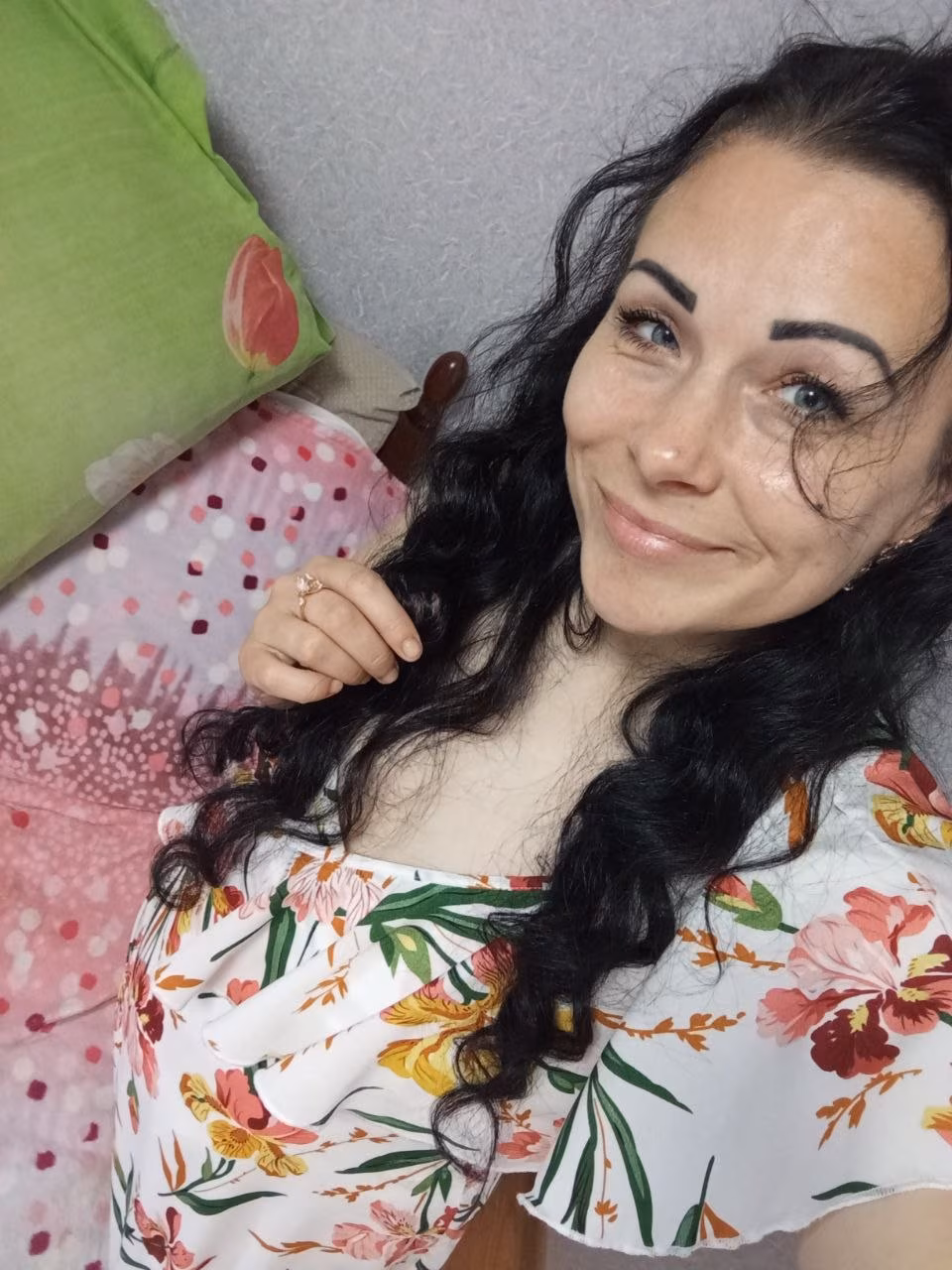 Natalie 40 Berdyansk Russia I am a single woman learning about Iskcon Russian brides