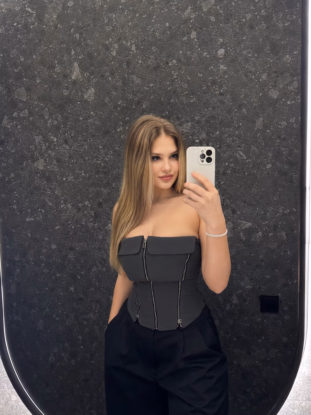 Anita 22 Okhtyrka Ukraine I am looking for a husband among Russian brides over 20