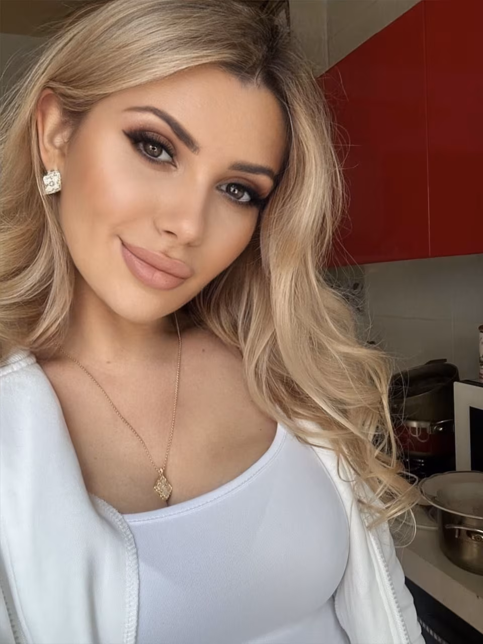 Maryna 36 Beijing/Kyiv China I am a single woman searching for Russian brides in USA
