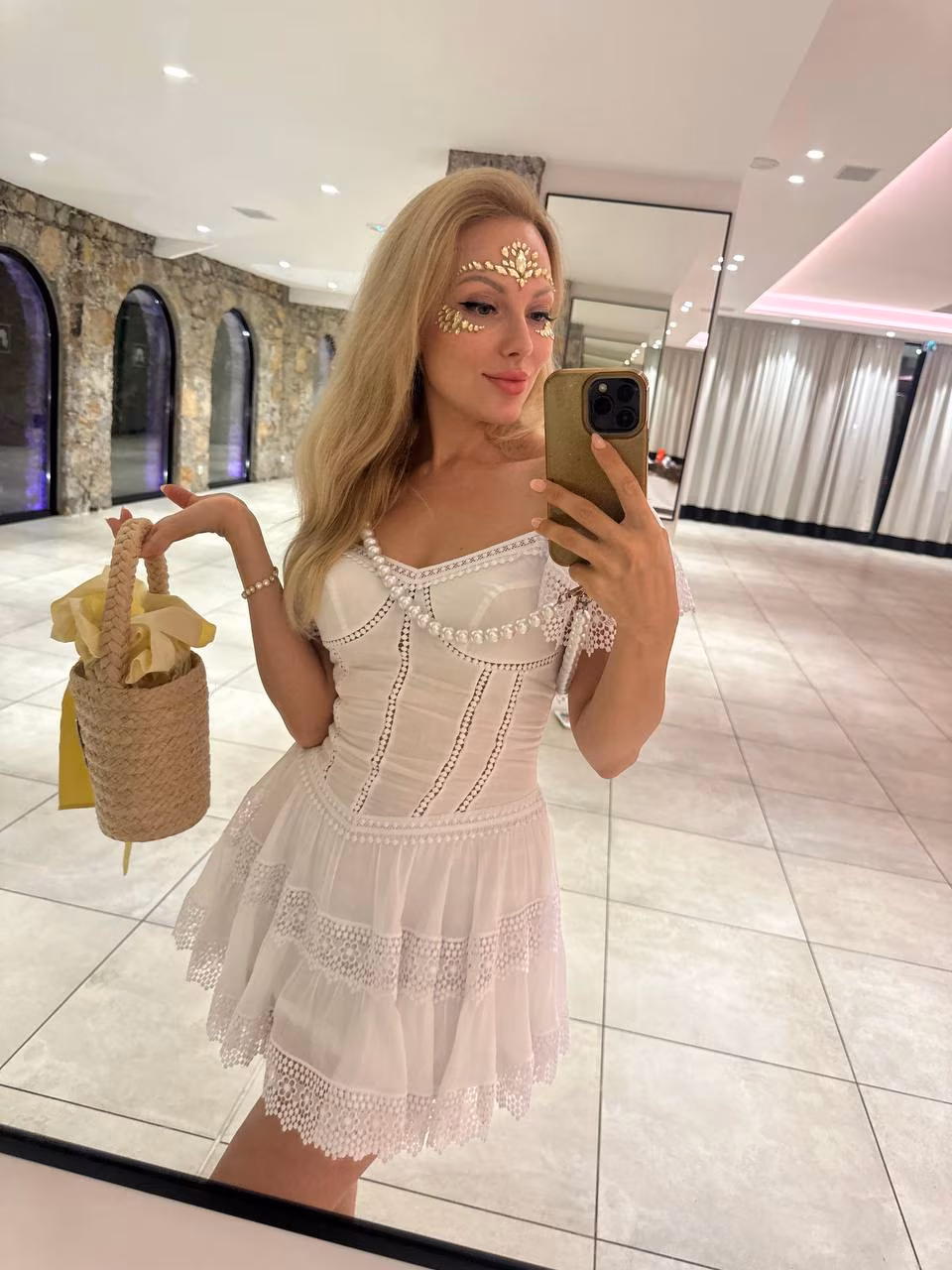 Yulia 40 Cannes France I am interested in Russian Jewish wedding and Russian Japanese women