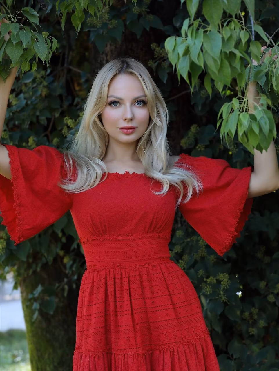 Yulia 40 Cannes France I am interested in Russian Jewish wedding and Russian Japanese women