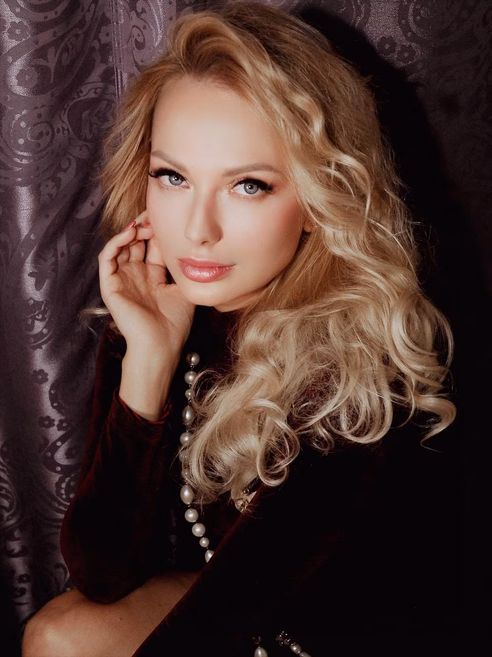 Yulia 40 Cannes France I am interested in Russian Jewish wedding and Russian Japanese women