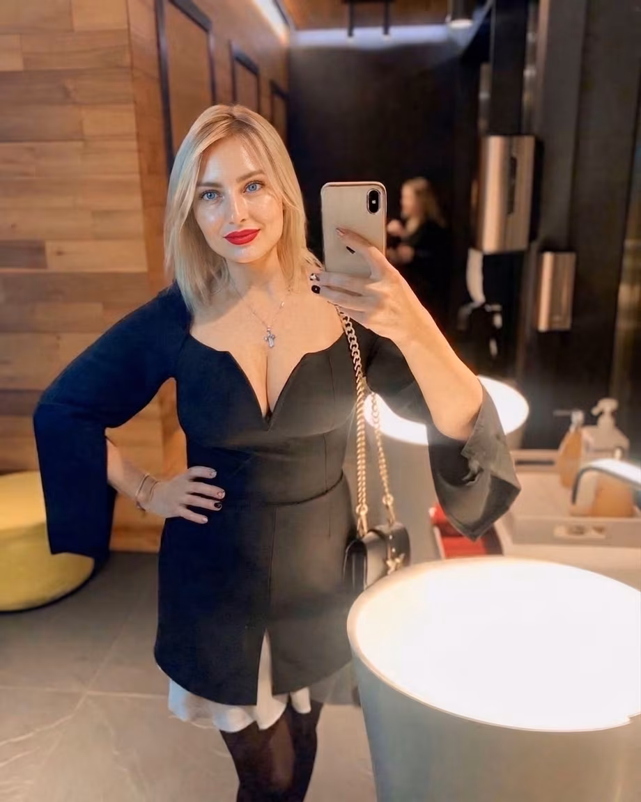 Lina 40 Kyiv   Ukraine I am looking for an honest single man on Russian bikini brides