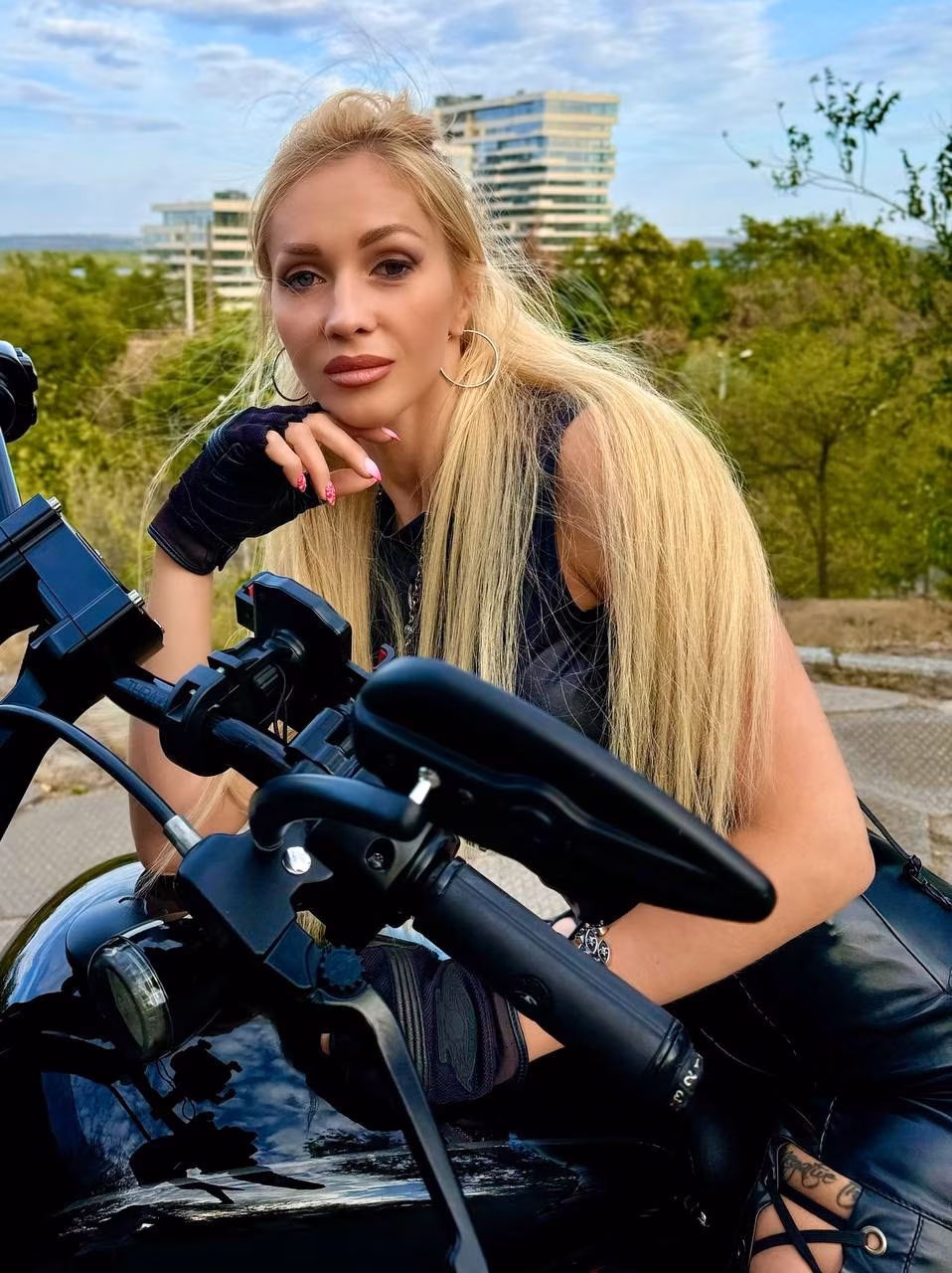 Viktoriia 39 Dniprodzerzhynsk Ukraine I am looking for a single man to build something with actual Russian brides