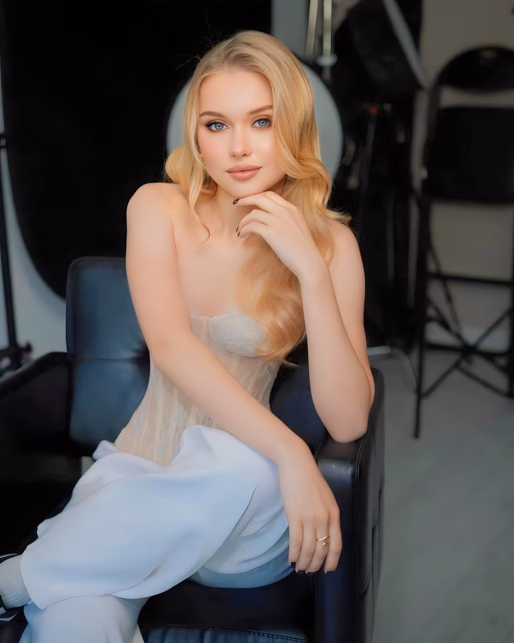 Anastasiia 19 Lutsk Ukraine I am looking for a single man using Russian brides photos