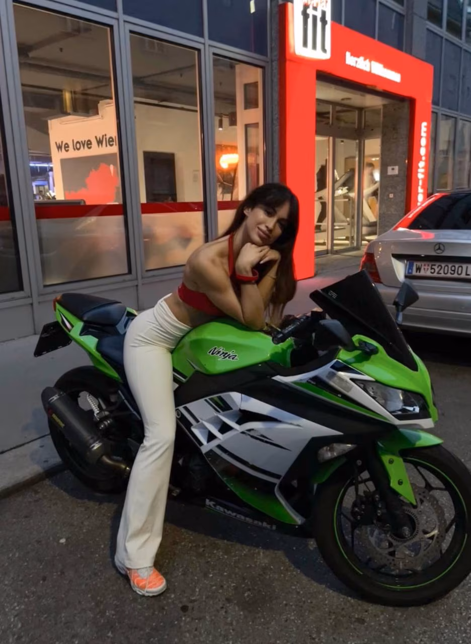 Andela 29 Vienna Austria I am looking for love and a man to share my daily life from Russian bride cast