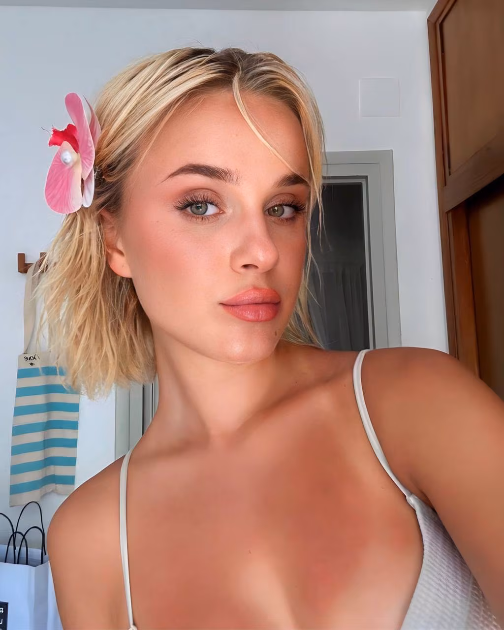 Daria 19 Kiev Ukraine I am a single woman looking for a companion like Russian women average height