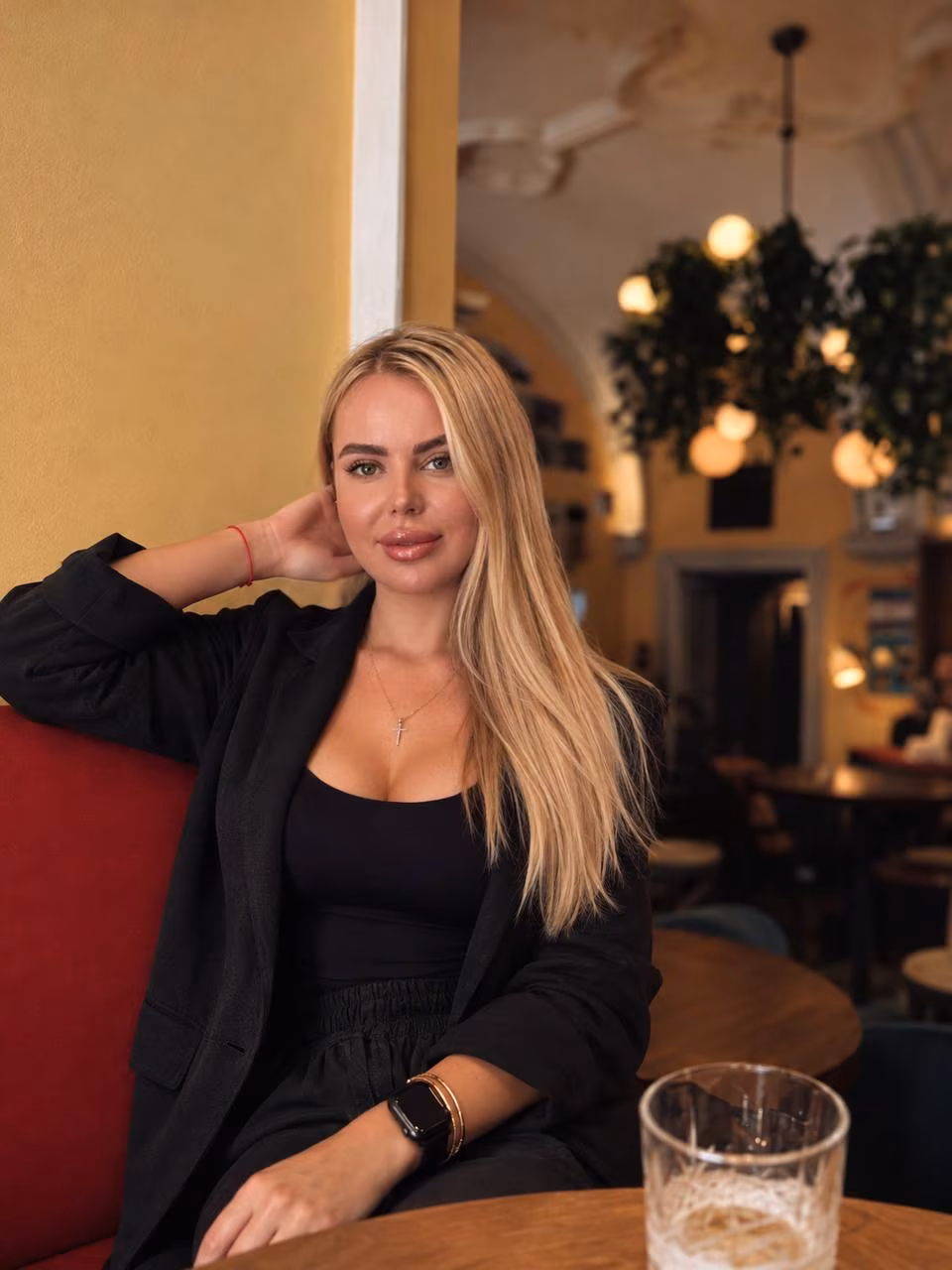 Alena 45 Kyiv Ukraine I am a single woman who wants love from Russian brides book