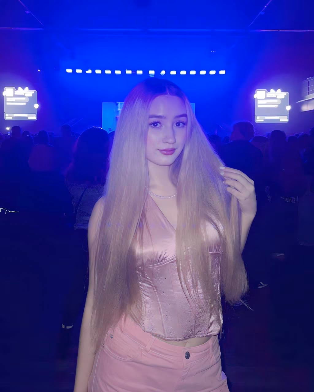 Alisa 18 Kiev Ukraine I am curious about Russian women Korean men and Russian Korean women