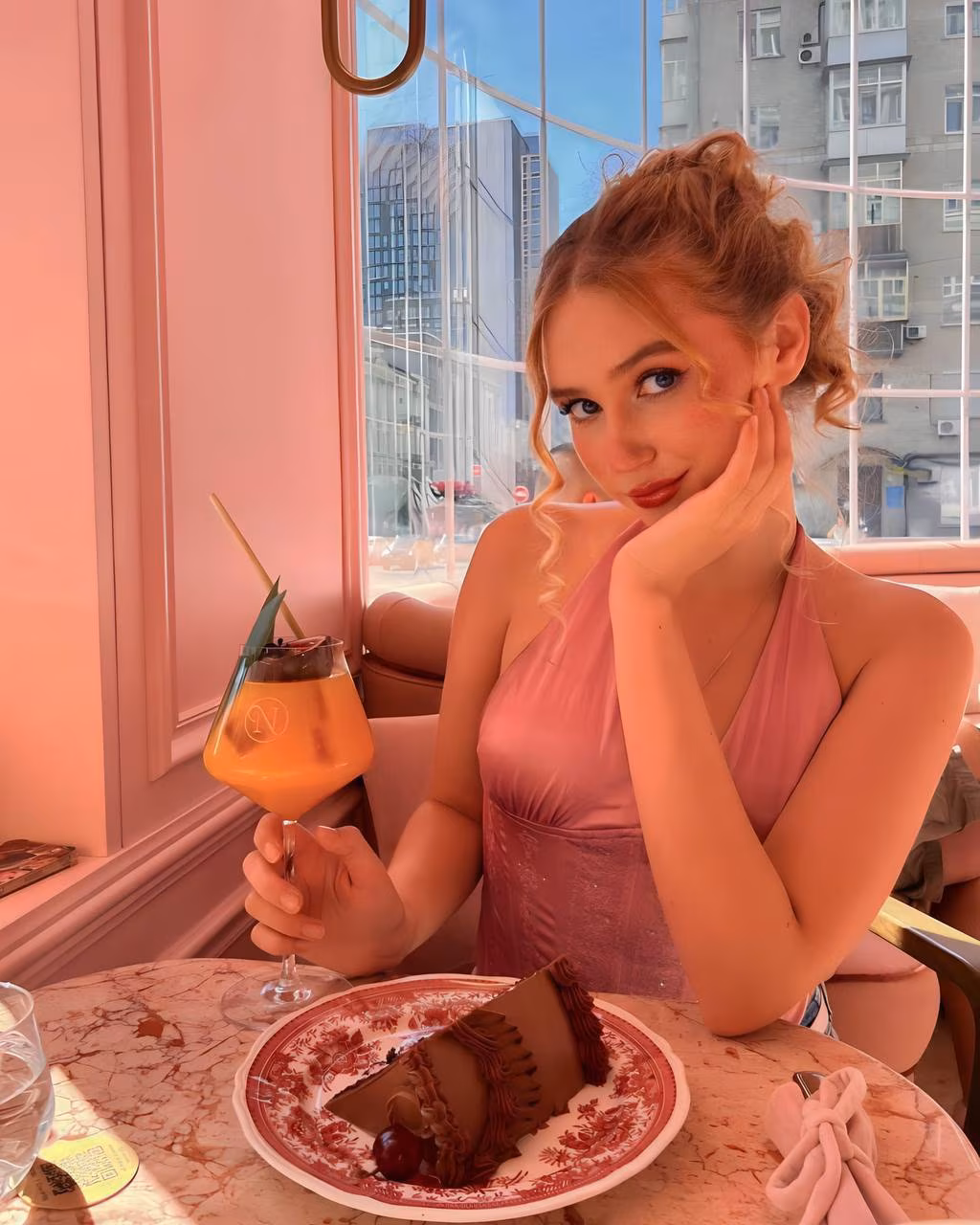 Alisa 18 Kiev Ukraine I am curious about Russian women Korean men and Russian Korean women