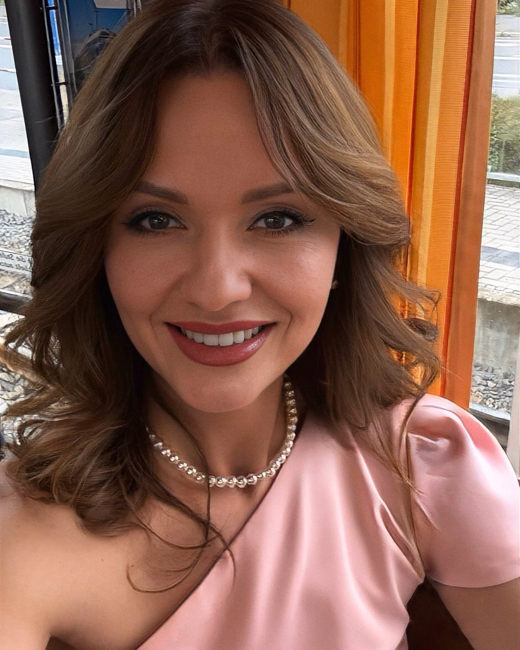 Anna 39 Düsseldorf Germany I understand Russian bride meaning and Russian bridesmaid